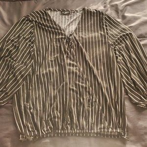women Large black/white stripe top